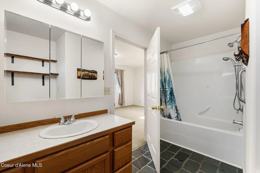 200 Brittany Loop Kootenai, ID 83840