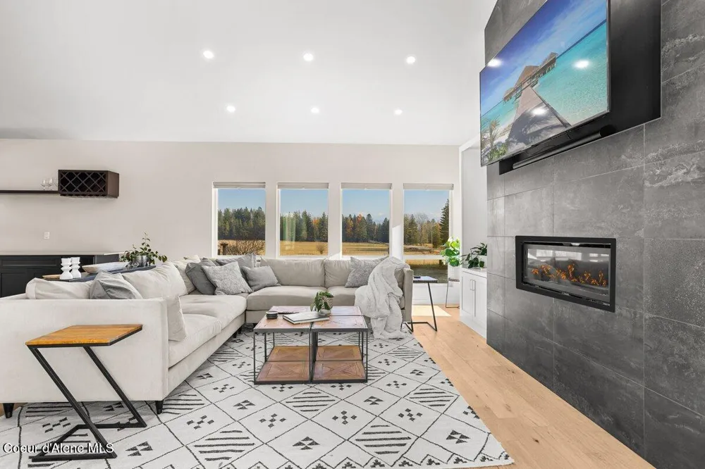 2685 Selle Road Sandpoint, ID 83864