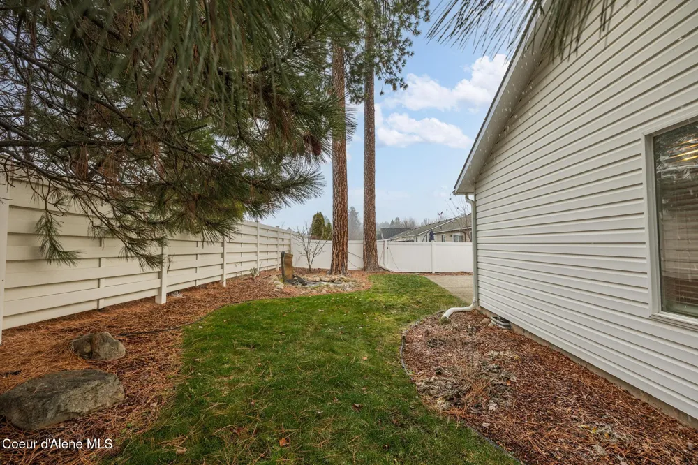 5439 E STEAMBOAT BND Post Falls, ID 83854
