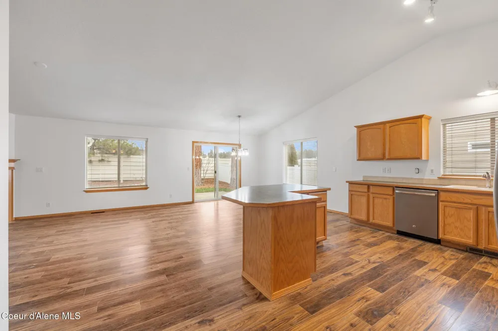 5439 E STEAMBOAT BND Post Falls, ID 83854