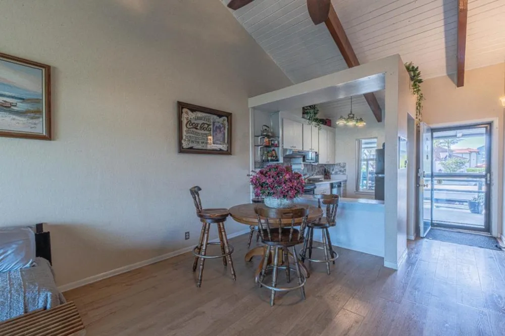 158 Kern Street #11 Salinas, CA 93905