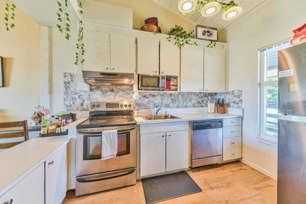 158 Kern Street #11 Salinas, CA 93905