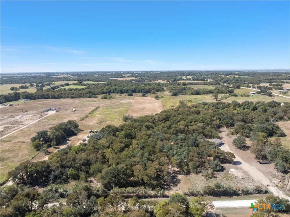 6 CR 473 Lott, TX 76656