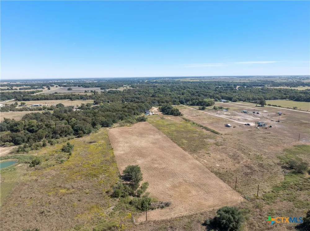 6 CR 473 Lott, TX 76656