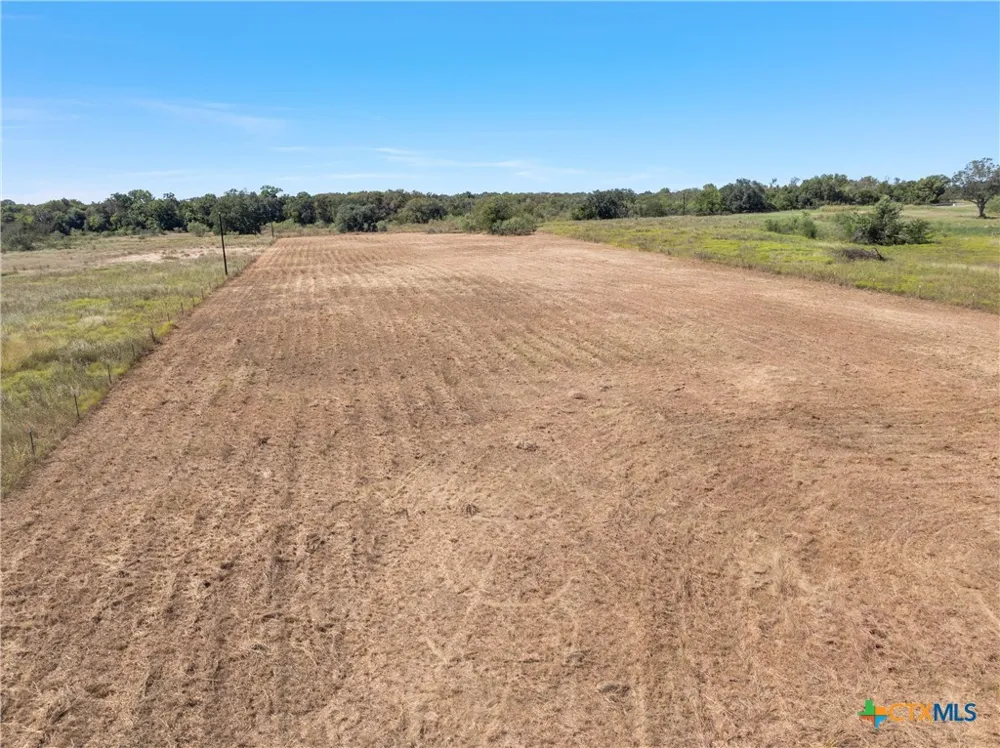 6 CR 473 Lott, TX 76656
