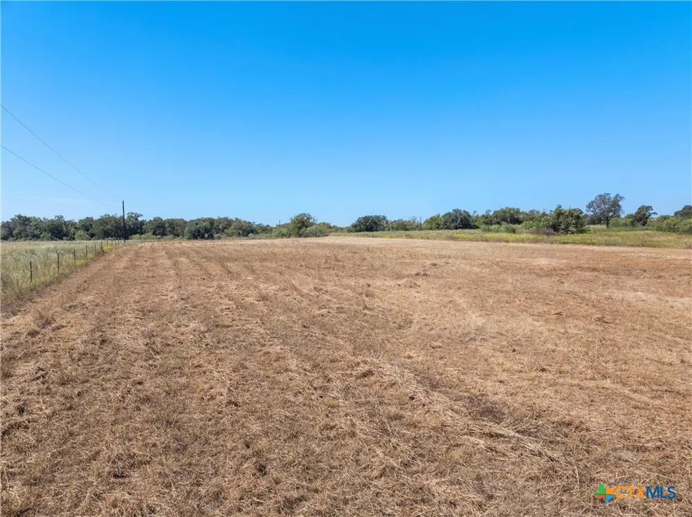 6 CR 473 Lott, TX 76656