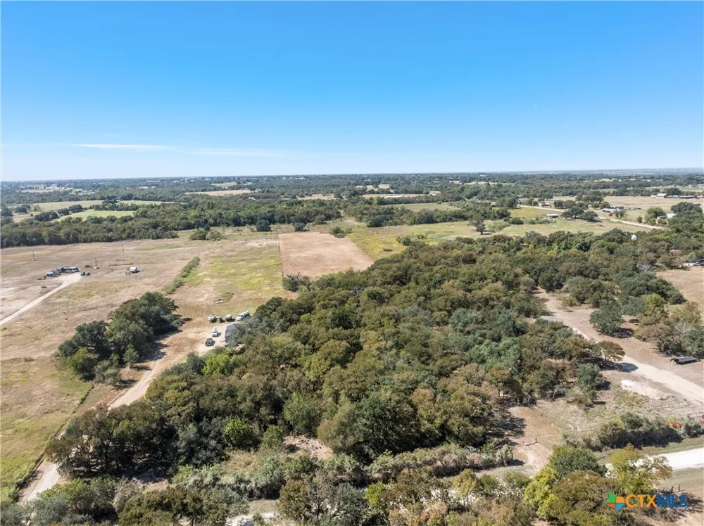 6 CR 473 Lott, TX 76656