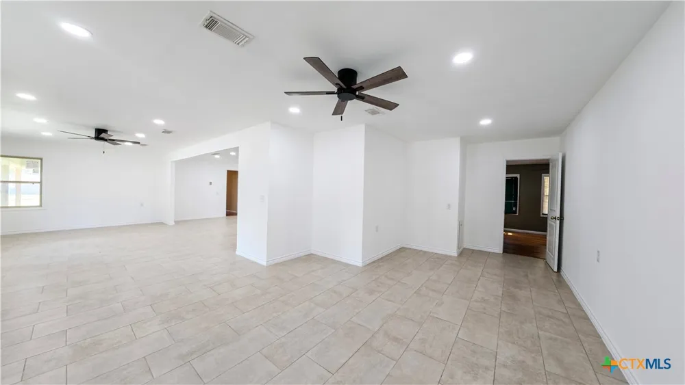 911 Depot Street El Campo, TX 77437