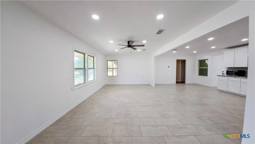 911 Depot Street El Campo, TX 77437