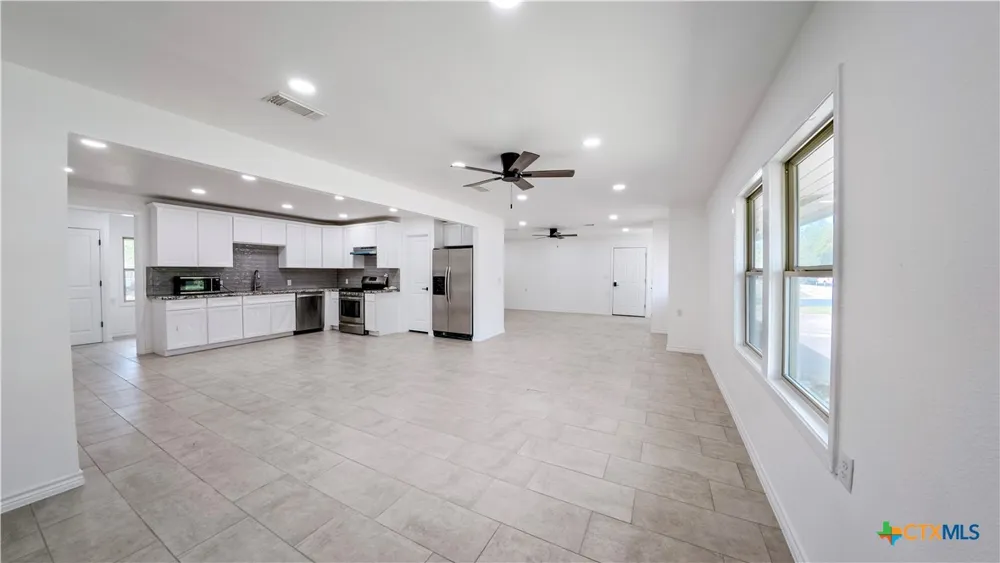 911 Depot Street El Campo, TX 77437