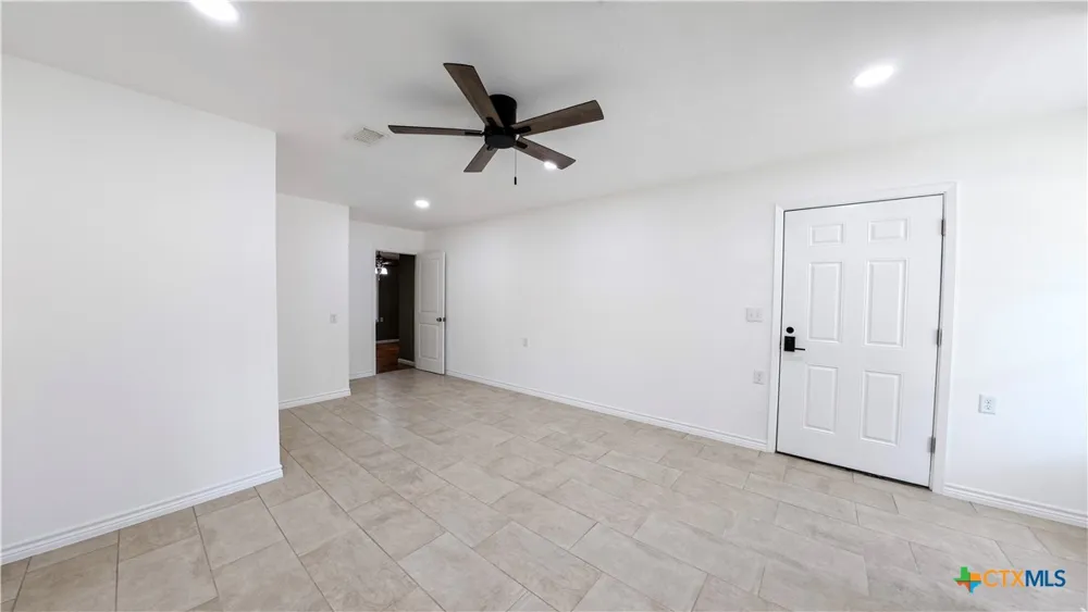 911 Depot Street El Campo, TX 77437