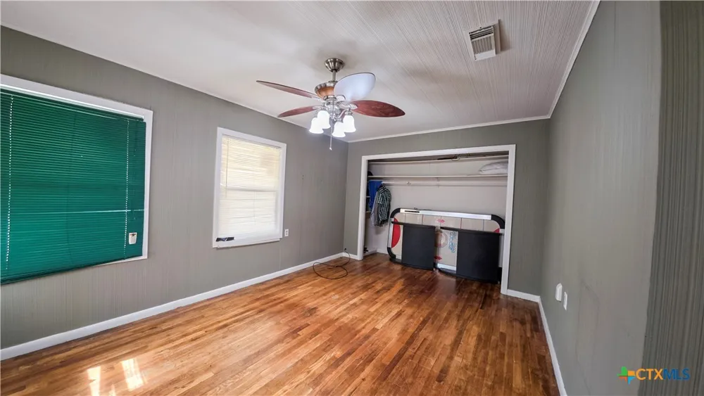 911 Depot Street El Campo, TX 77437