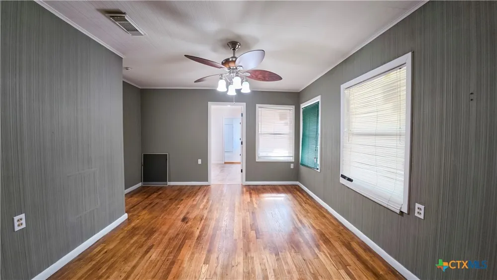 911 Depot Street El Campo, TX 77437