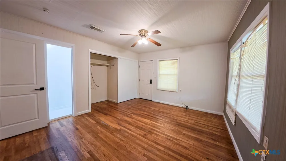 911 Depot Street El Campo, TX 77437