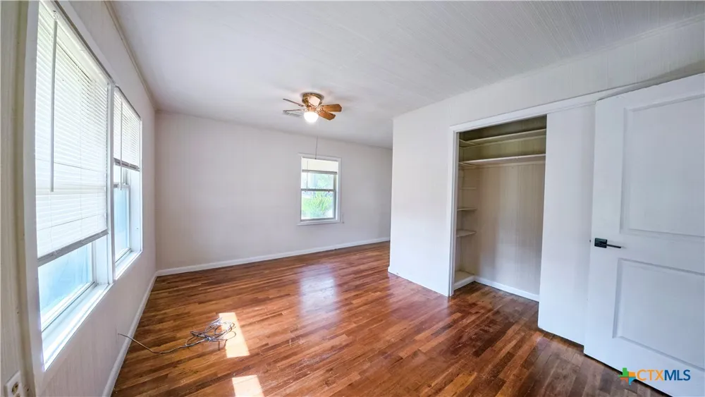 911 Depot Street El Campo, TX 77437