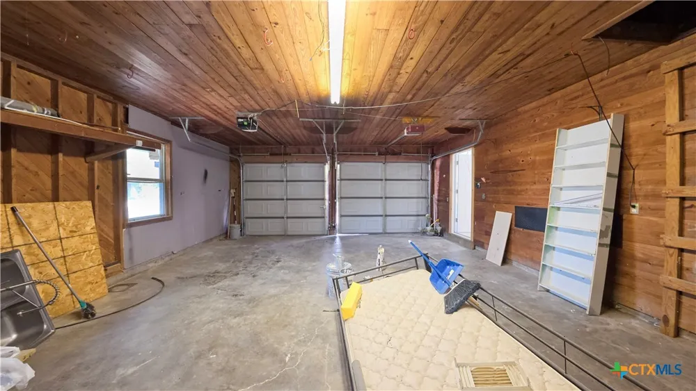 911 Depot Street El Campo, TX 77437