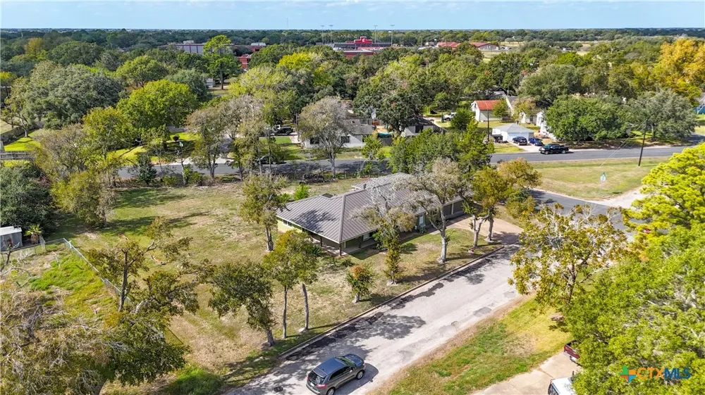 911 Depot Street El Campo, TX 77437