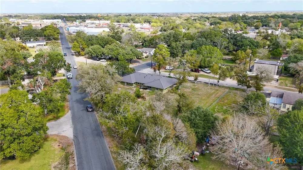 911 Depot Street El Campo, TX 77437