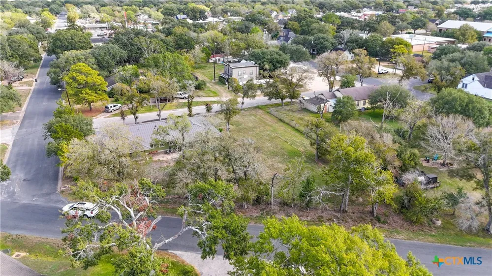 911 Depot Street El Campo, TX 77437