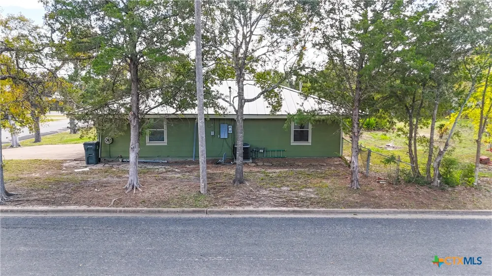 911 Depot Street El Campo, TX 77437