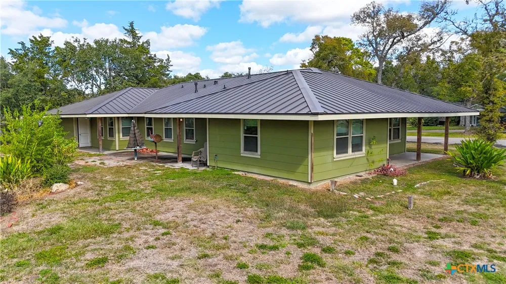 911 Depot Street El Campo, TX 77437