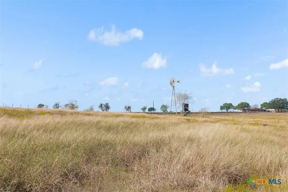 2 County Road 291 Moulton, TX 77984