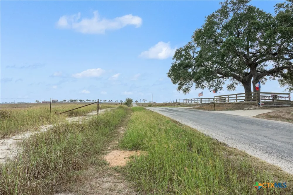 2 County Road 291 Moulton, TX 77984