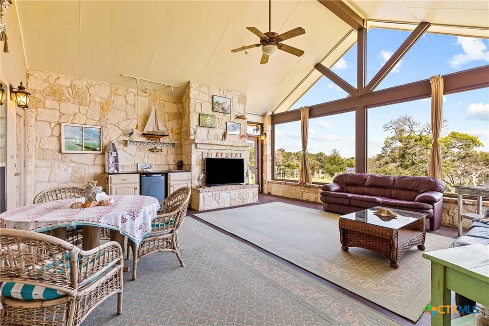 204 Kendall Jackson Comfort, TX 78013