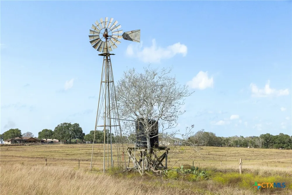 2 County Road 291 Moulton, TX 77984