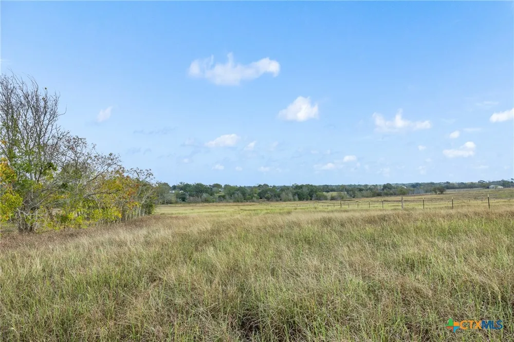 2 County Road 291 Moulton, TX 77984