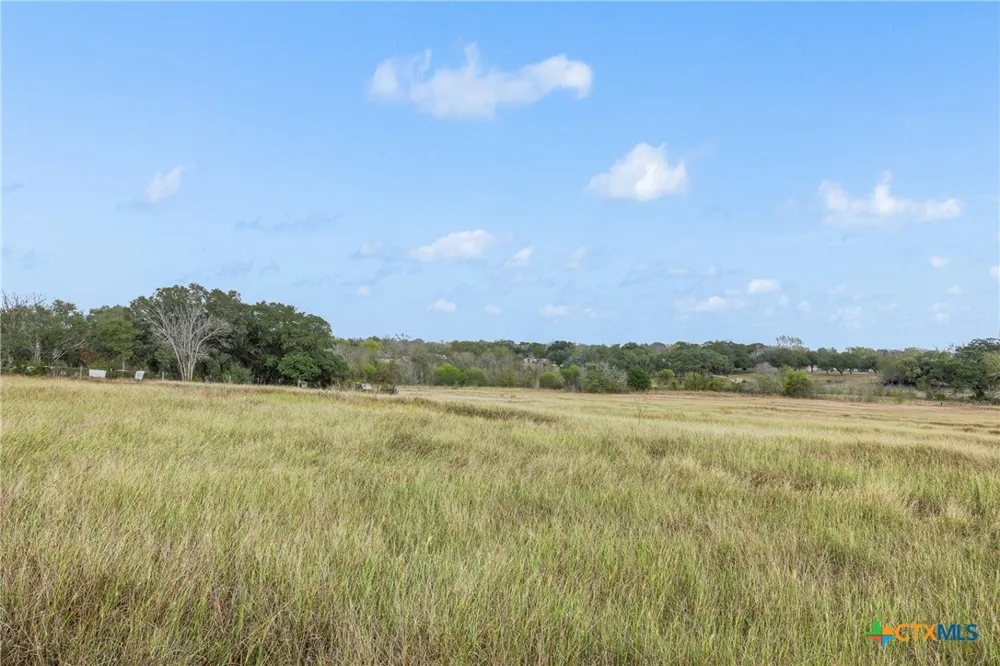 2 County Road 291 Moulton, TX 77984