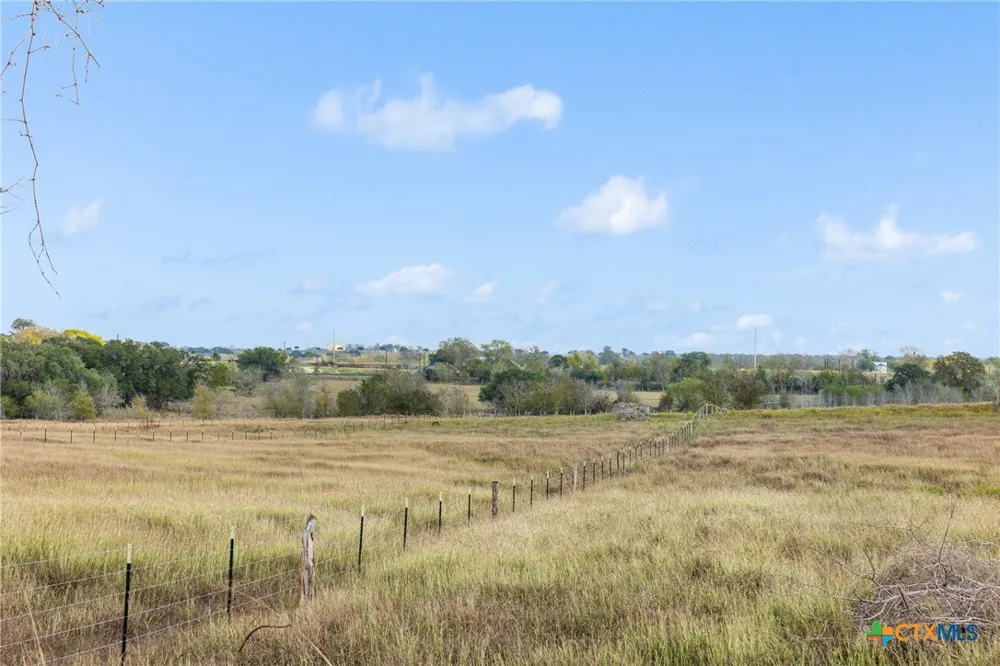 2 County Road 291 Moulton, TX 77984