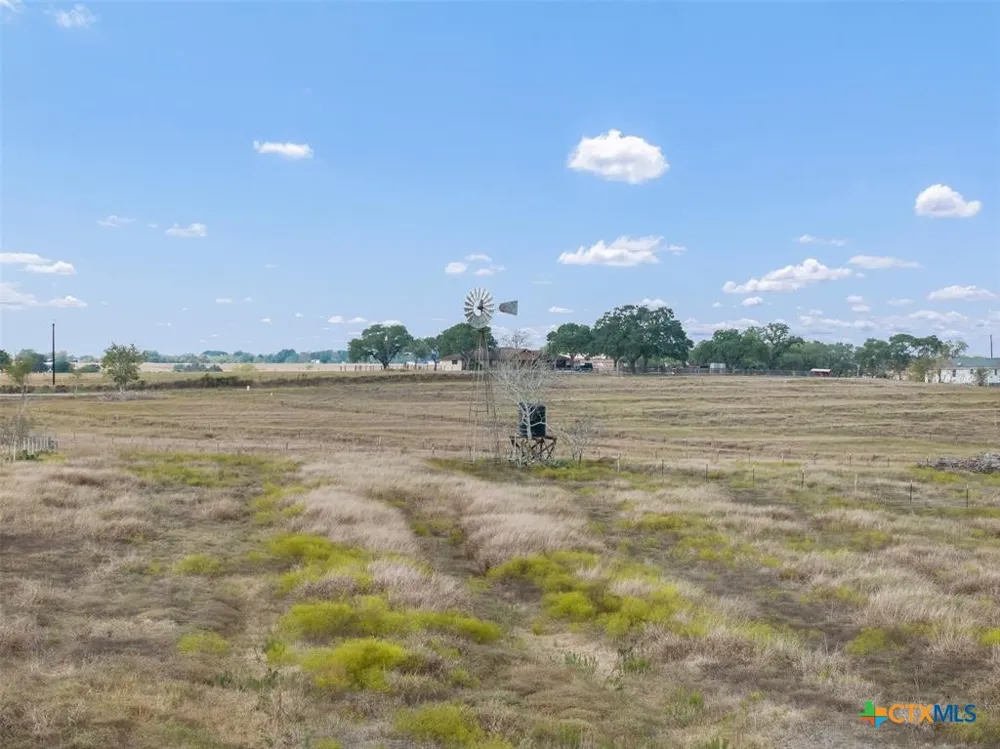 2 County Road 291 Moulton, TX 77984