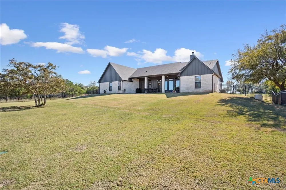 1250 E Creekview Drive Salado, TX 76571