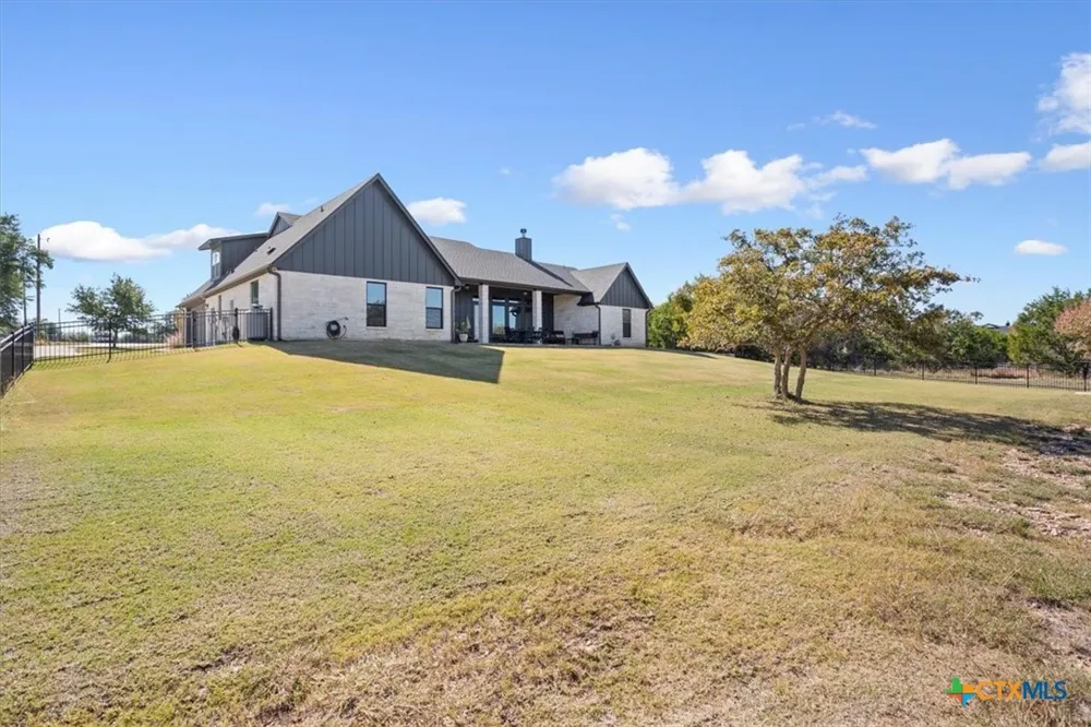 1250 E Creekview Drive Salado, TX 76571