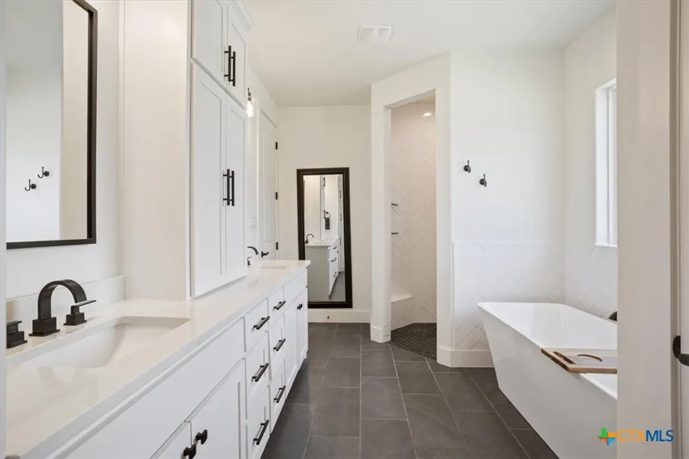 1250 E Creekview Drive Salado, TX 76571