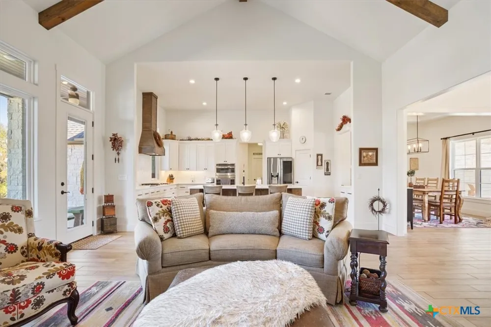 1250 E Creekview Drive Salado, TX 76571