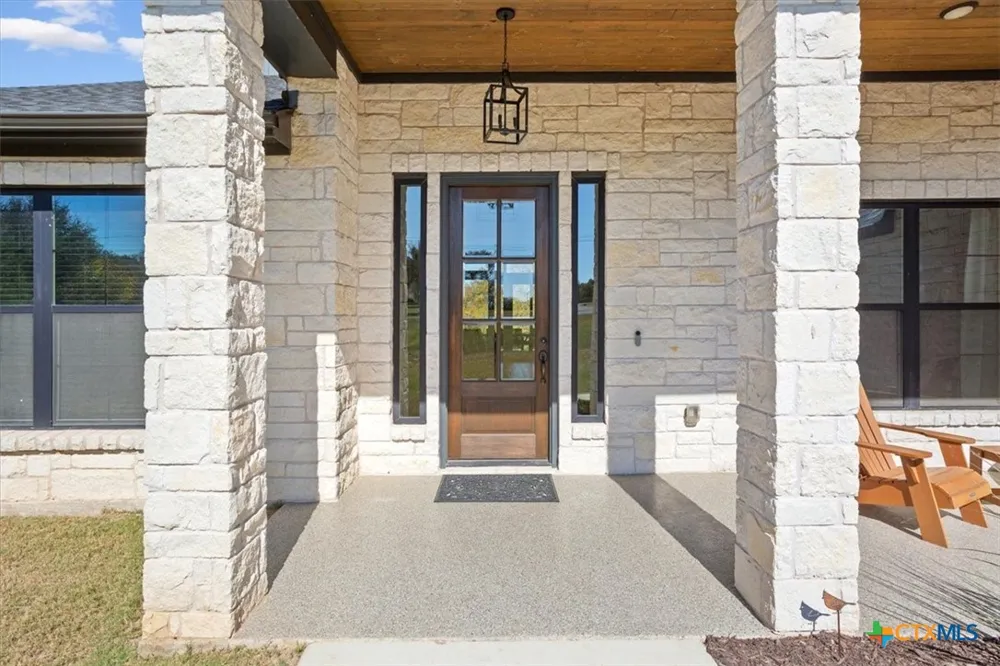 1250 E Creekview Drive Salado, TX 76571