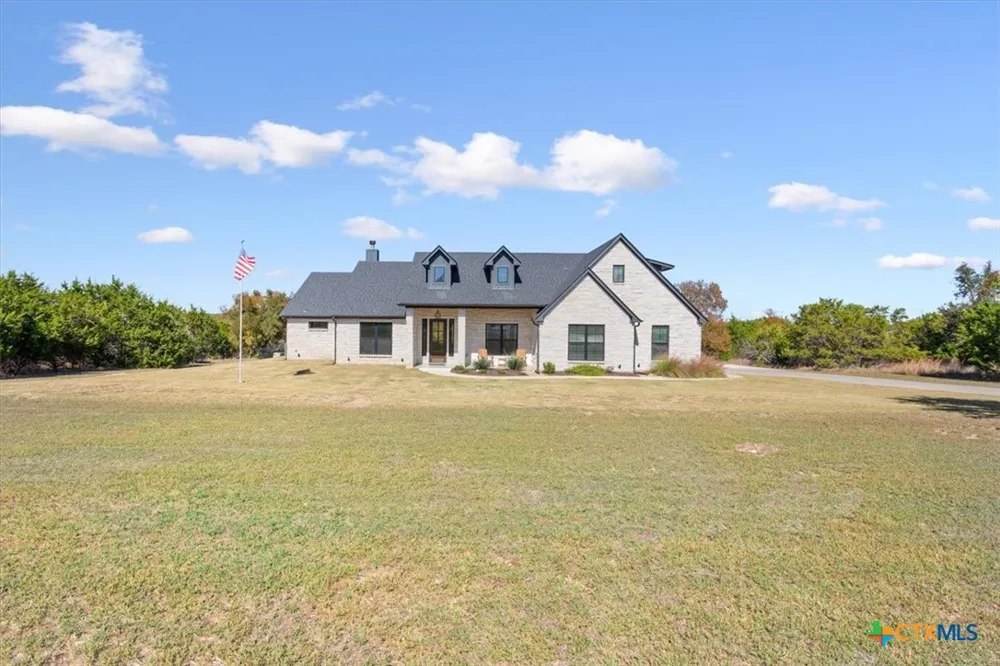1250 E Creekview Drive Salado, TX 76571