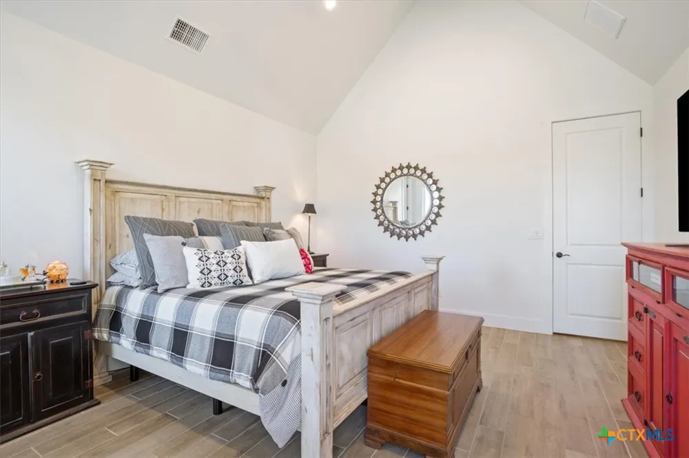 1250 E Creekview Drive Salado, TX 76571