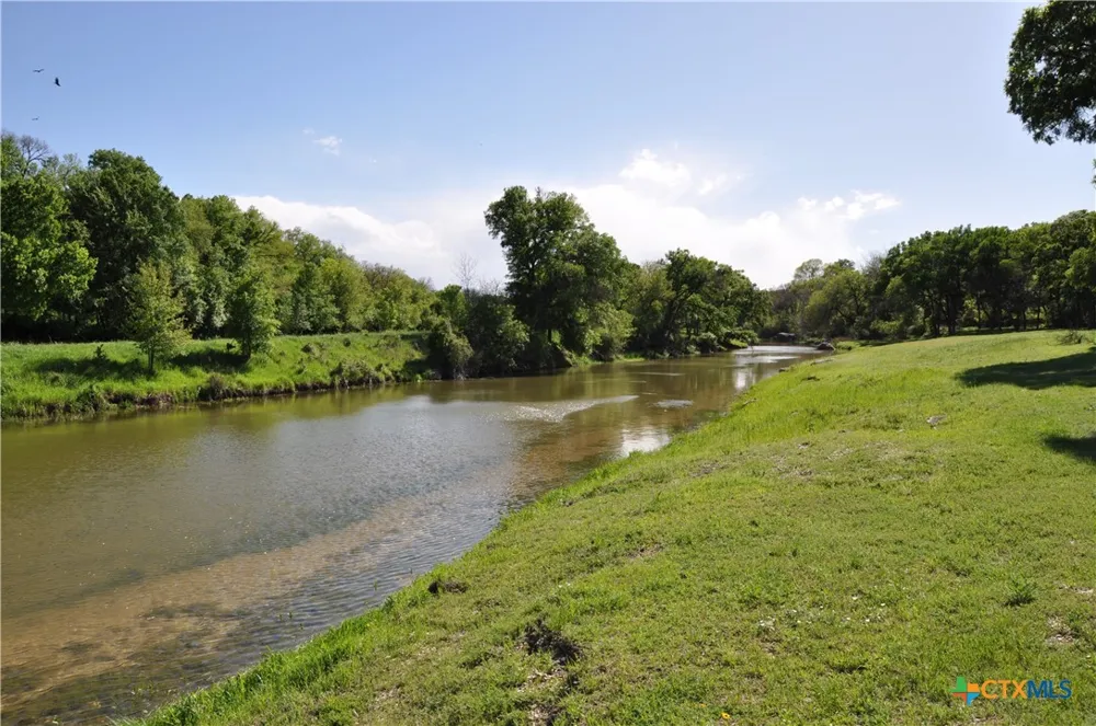 1250 E Creekview Drive Salado, TX 76571