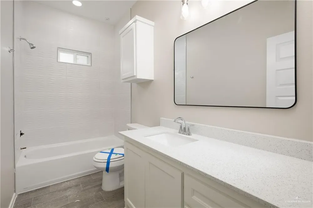 2809 E Hayes Avenue Alton, TX 78573