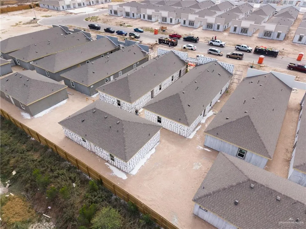 2809 E Hayes Avenue Alton, TX 78573