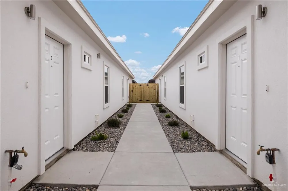 2809 E Hayes Avenue Alton, TX 78573