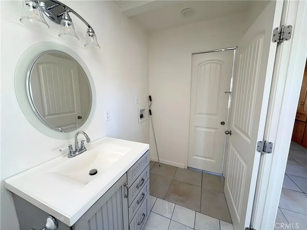 587 E Arrow Upland, CA 91786