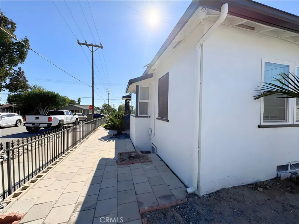 587 E Arrow Upland, CA 91786