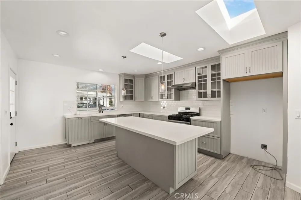 587 E Arrow Upland, CA 91786