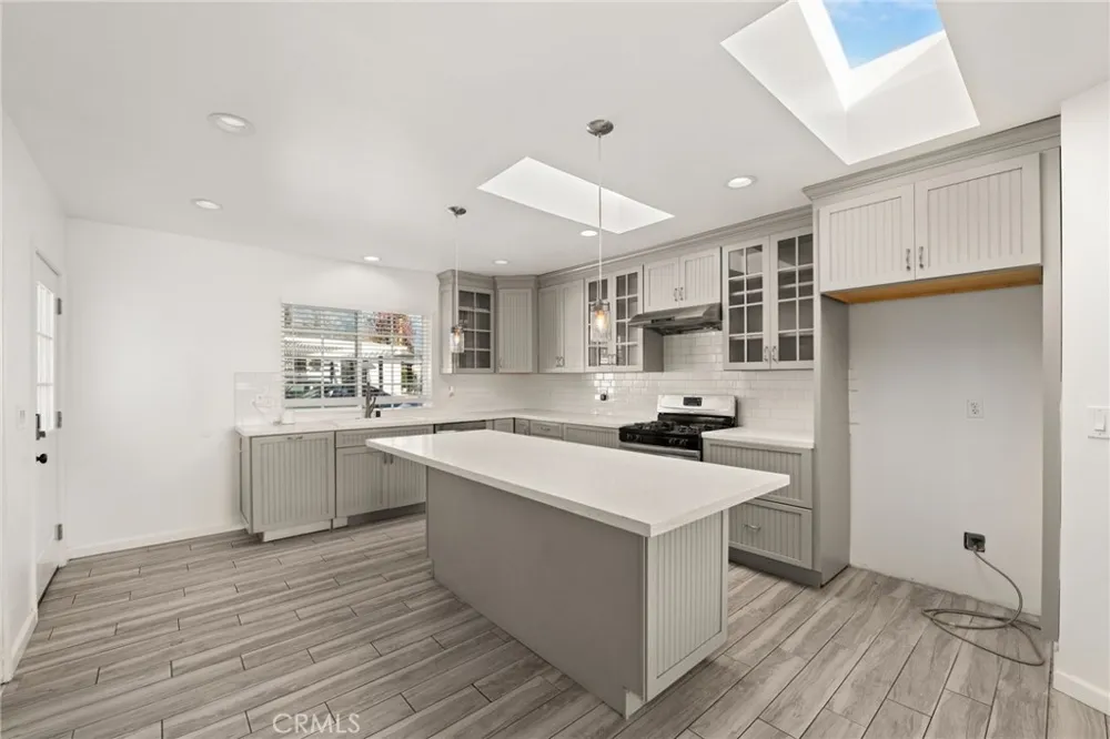 587 E Arrow Upland, CA 91786