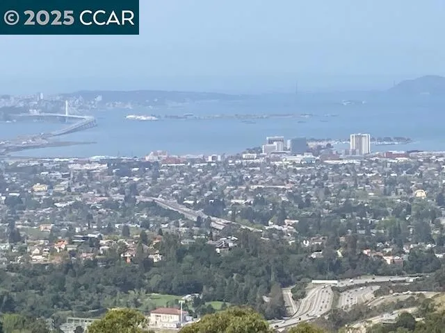 6044 Skyline Blvd Oakland, CA 94611