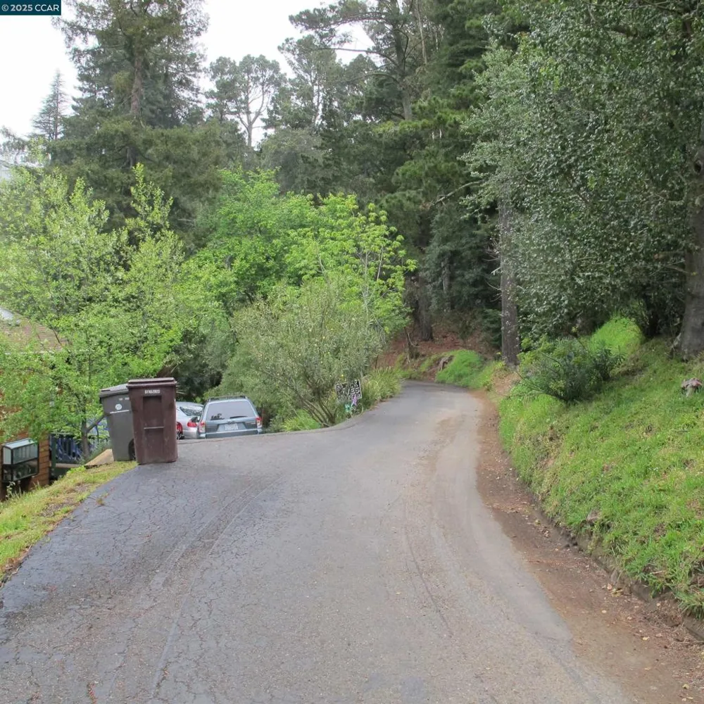 6044 Skyline Blvd Oakland, CA 94611